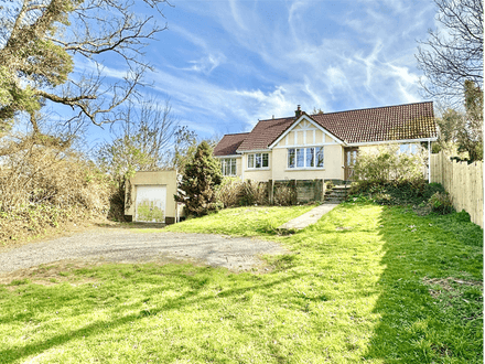 Detached bungalow with super views and excellent potential